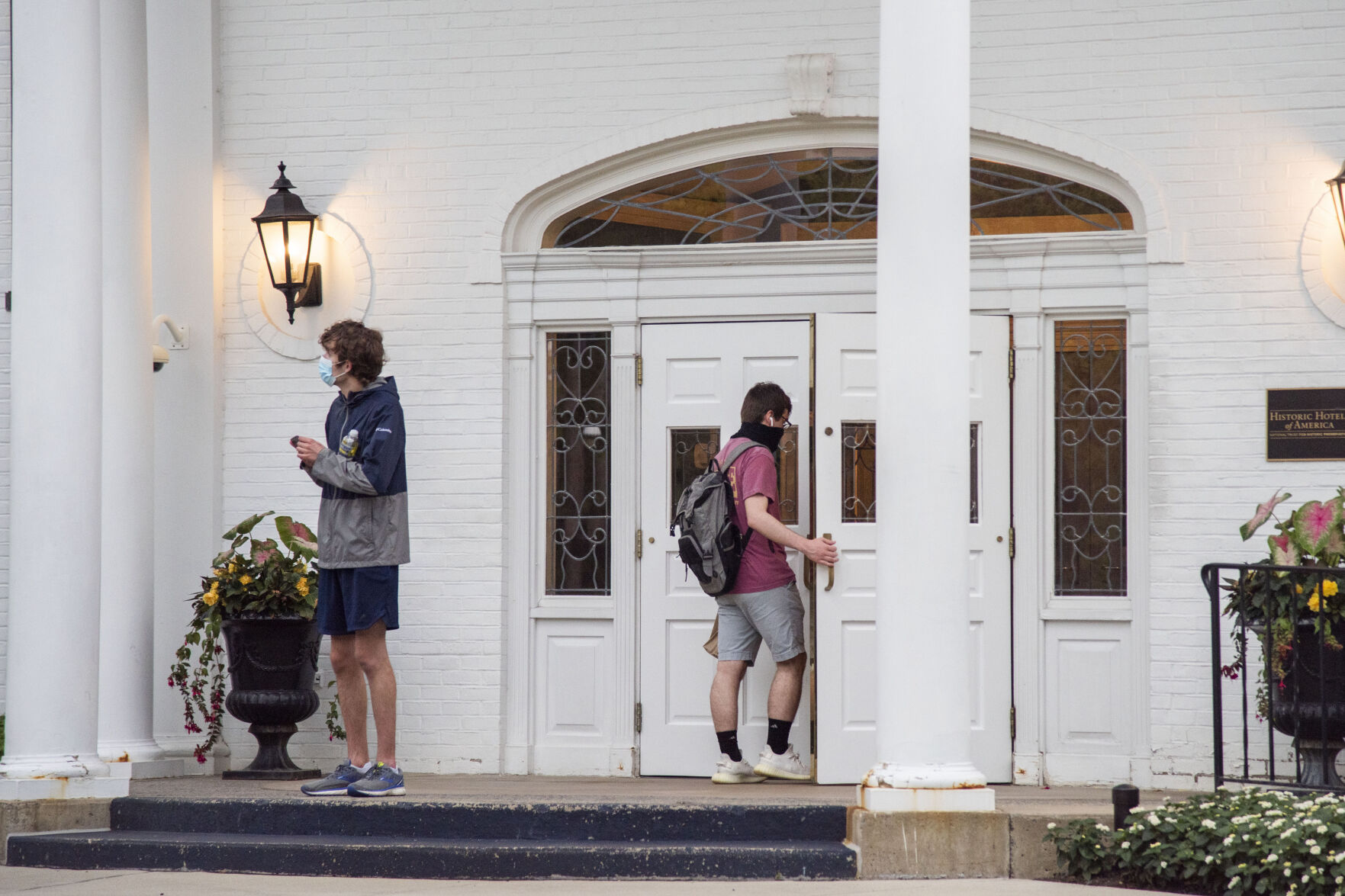 Students Walking Into Nittany Lion Inn